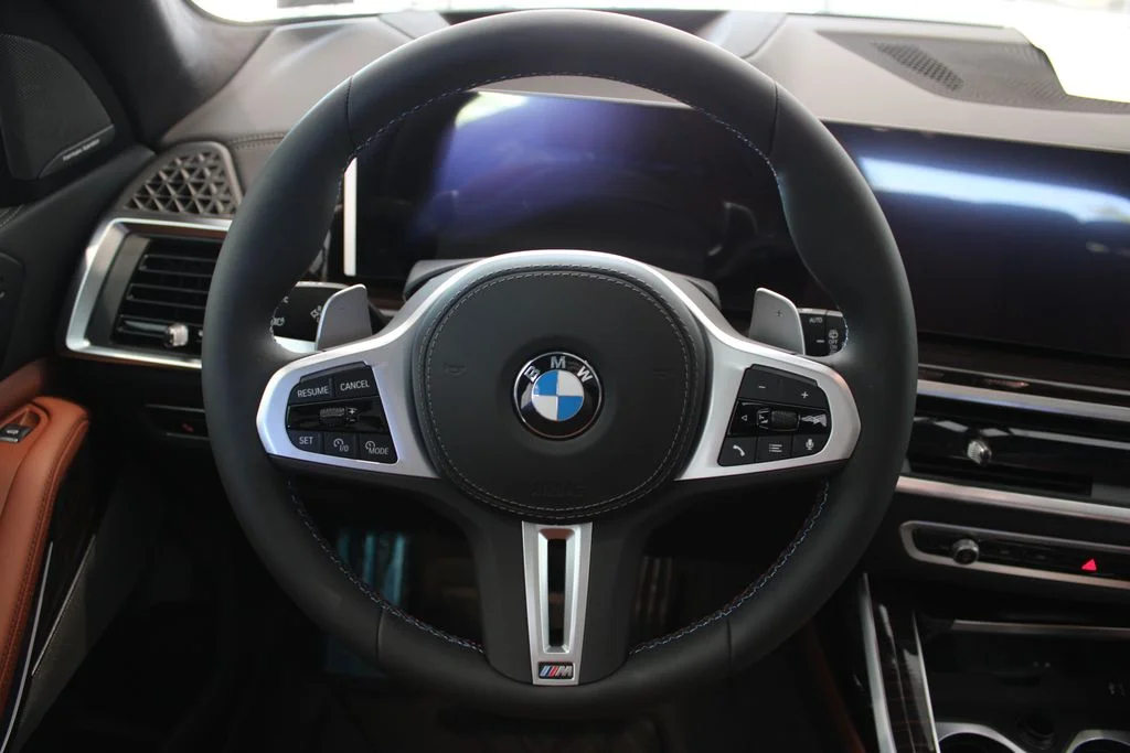 New 2027 Black Sapphire Metallic BMW M60i image 21