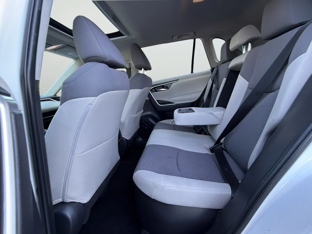 Used 2022 White Toyota XLE image 27