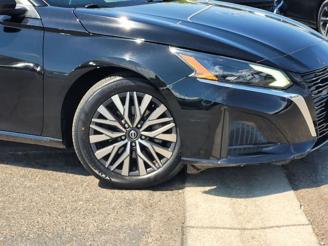 Used 2023 Black Nissan 2.5 SV image 9