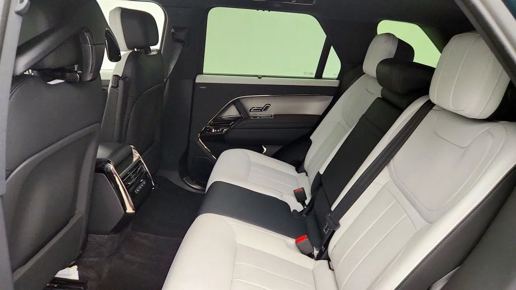 Used 2025 Giola Green Metallic Land Rover P400 Dynamic SE w/ Soft Close Doors & ClearSight Mirror image 20