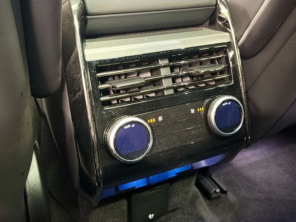 Certified Used 2024  Land Rover Dynamic SE image 26