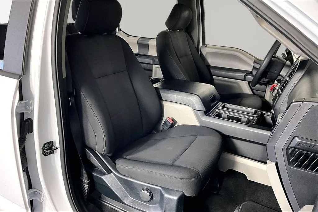 Used 2018 White Ford XL image 27