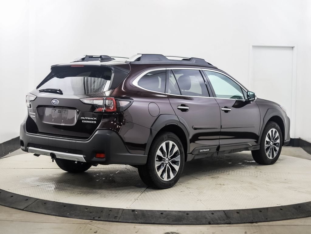 Used 2023  Subaru  image 5