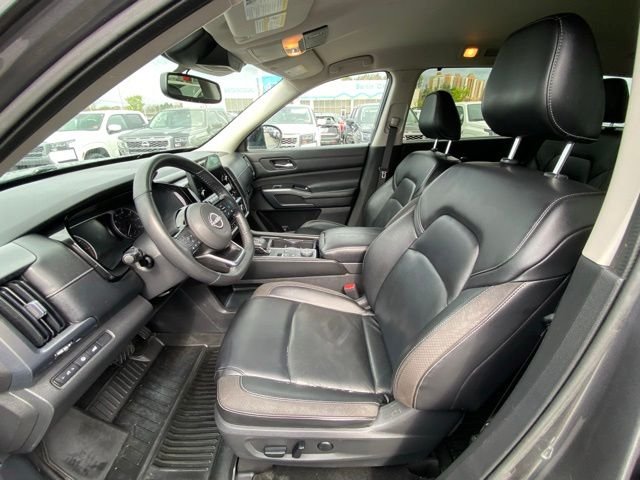 Used 2022 Gray Nissan SL image 13