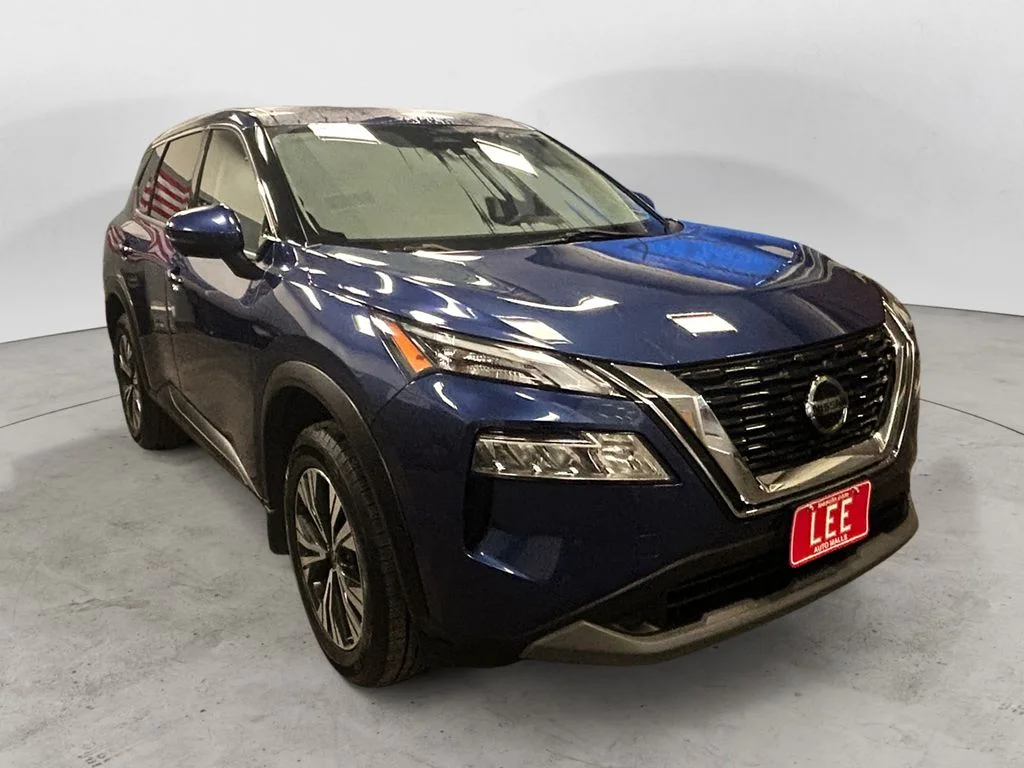 Used 2021 Caspian Blue Nissan SV image 8