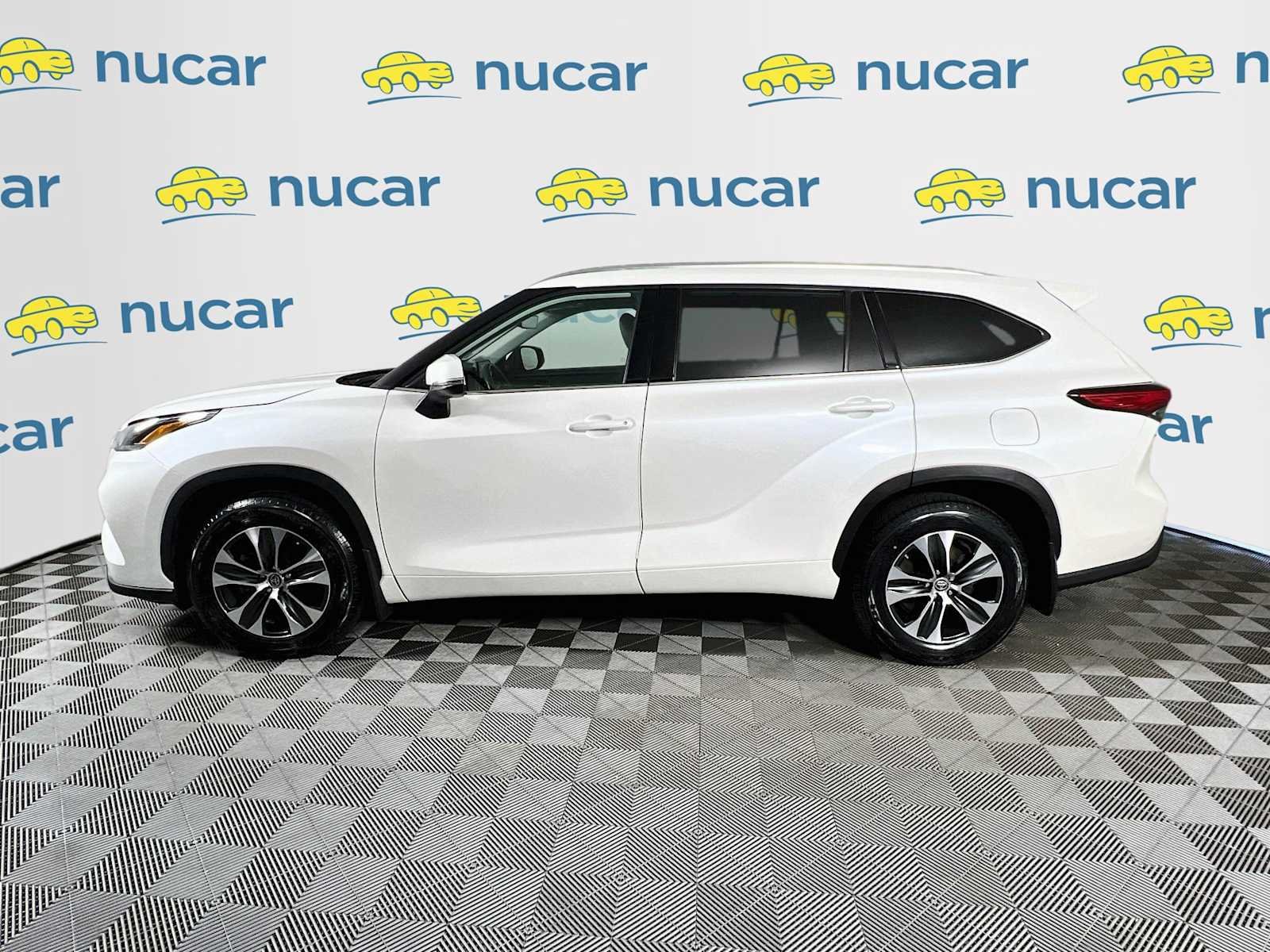 Used 2021 Blizzard Pearl Toyota XLE image 4