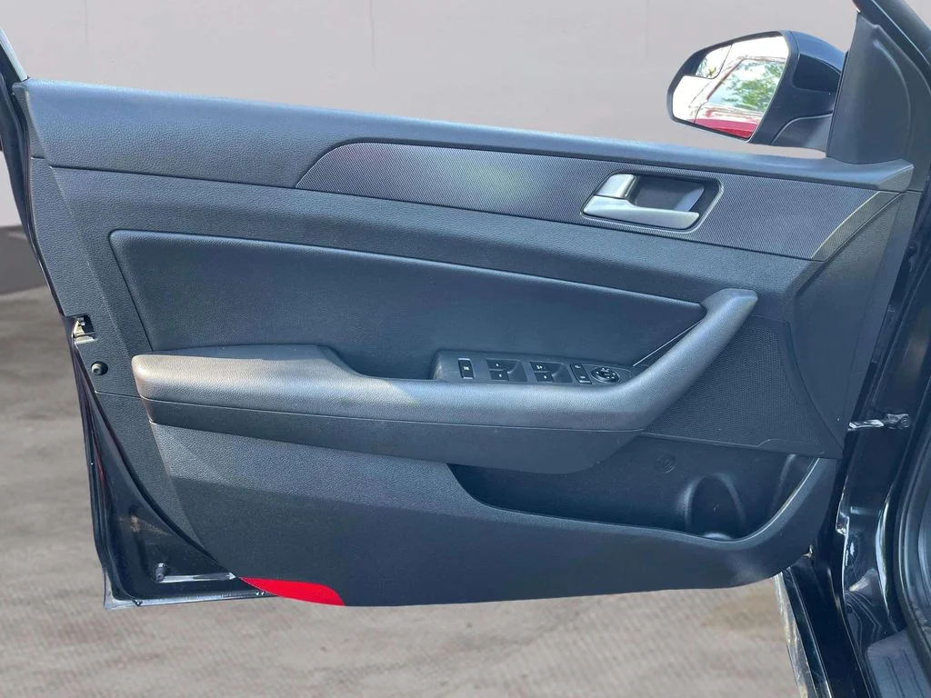 Used 2017 Phantom Black Hyundai Sport image 21