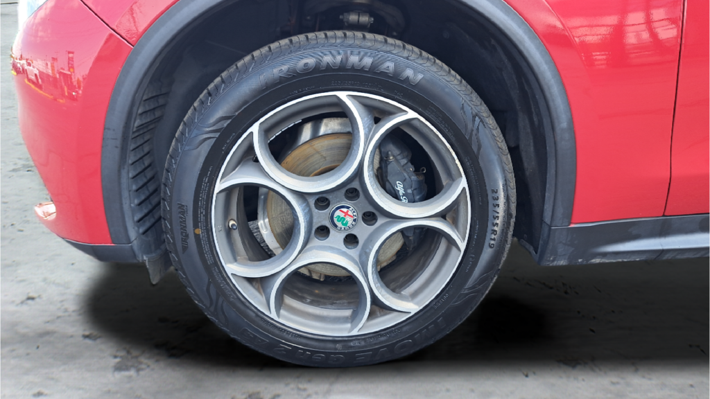 Used 2018 Red Alfa Romeo Base image 28