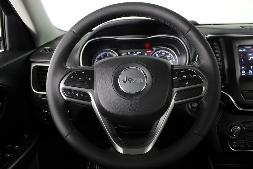 Used 2020 Gray Jeep Latitude Plus image 24