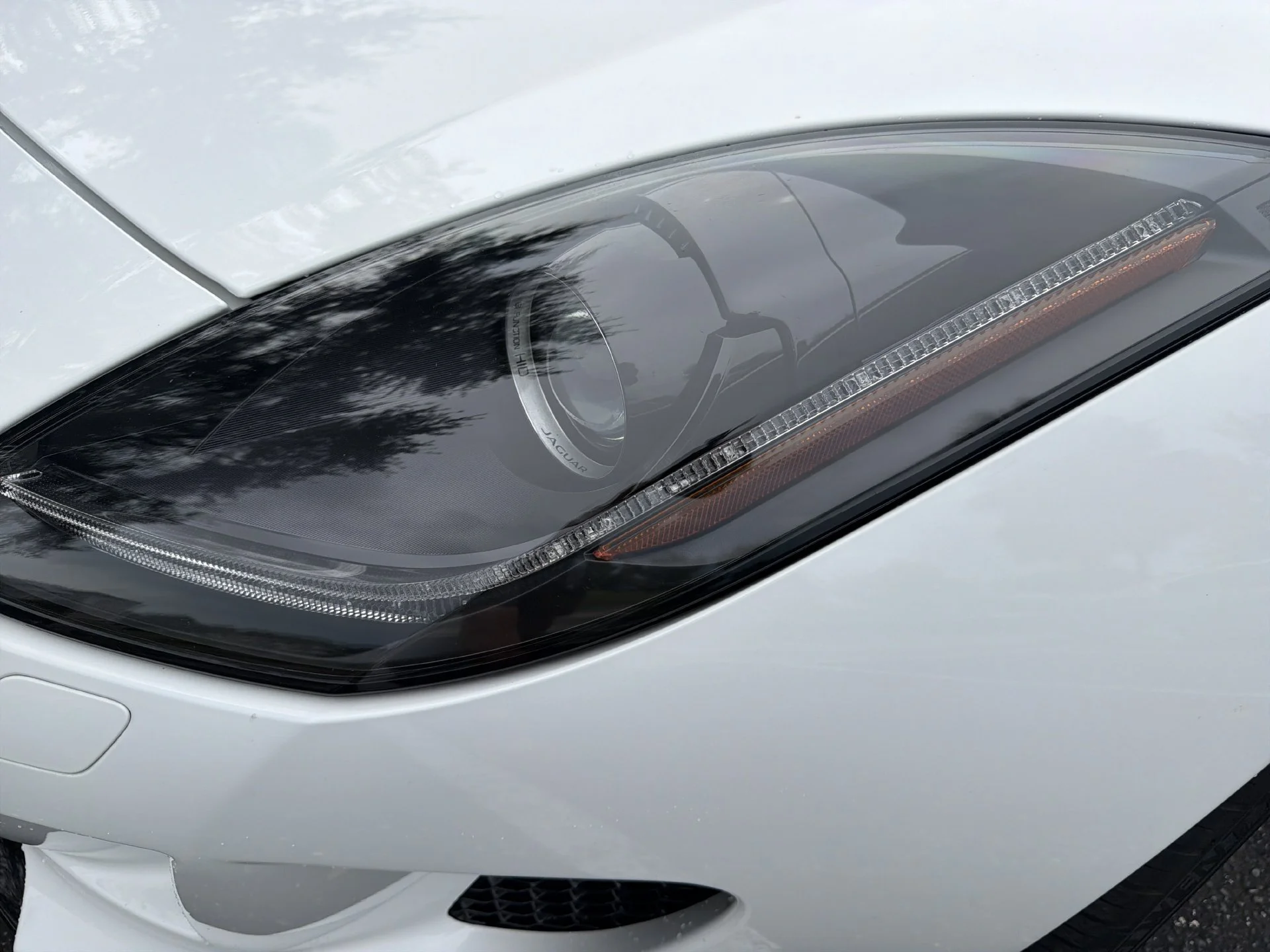 Used 2016  Jaguar R image 9