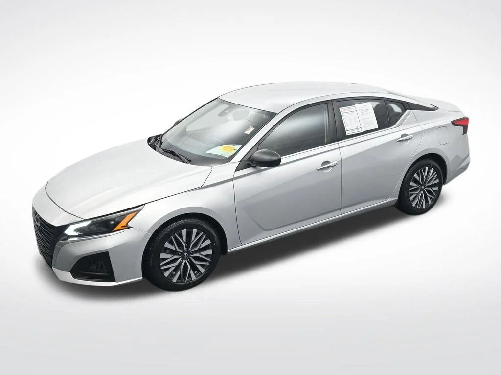 Used 2024 Silver Nissan 2.5 SV image 20