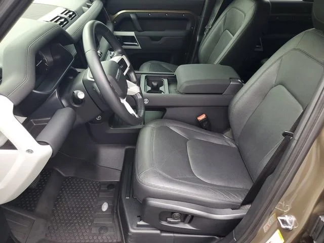 Used 2023 Gold Land Rover SE image 5