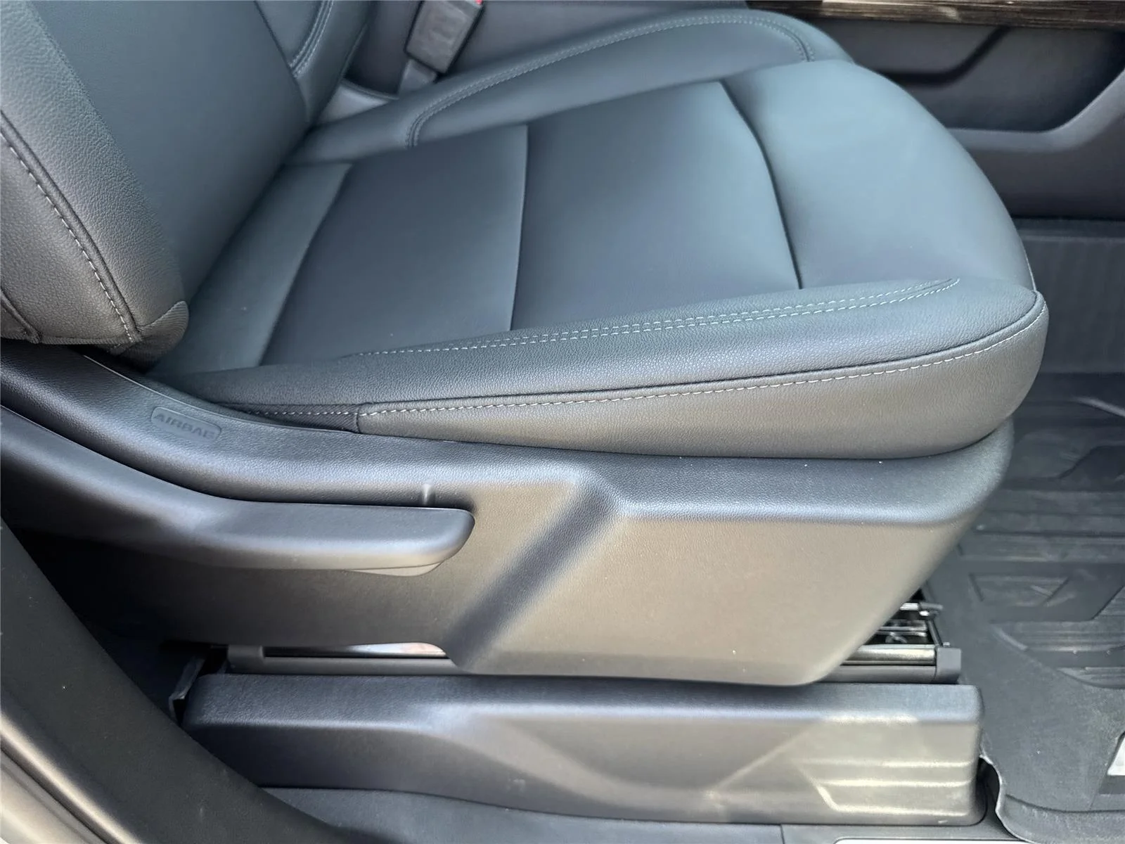 New 2026 Sterling Metallic GMC Elevation image 12