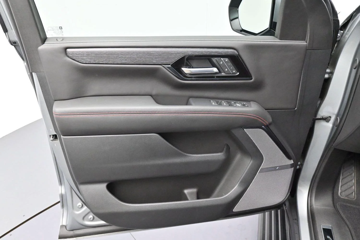 Used 2025 Sterling Metallic GMC AT4 Ultimate image 13