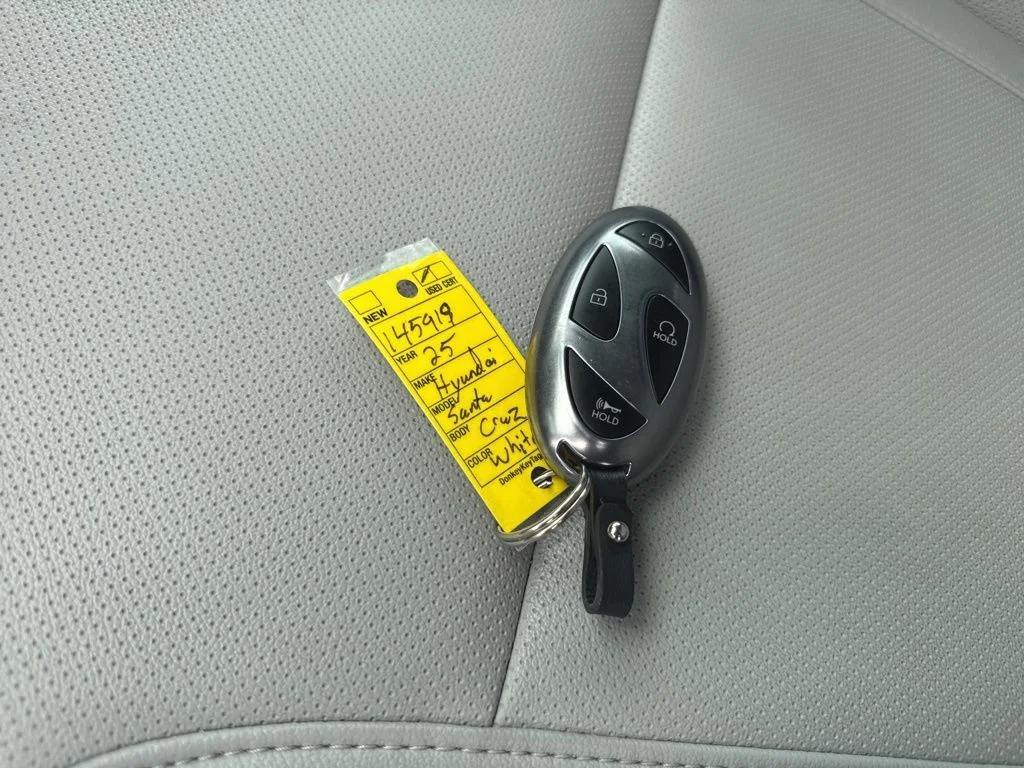 Used 2025 White Hyundai SEL image 33