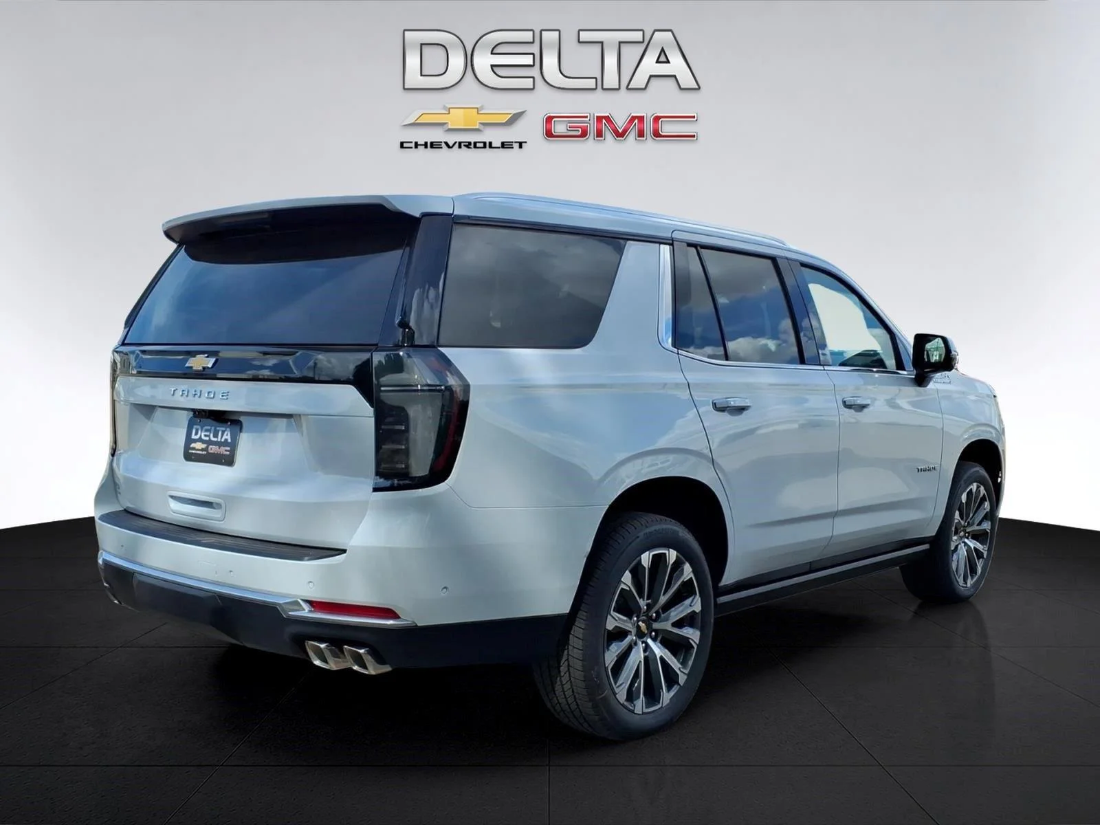 New 2027 Polar White Tricoat Chevrolet High Country image 5