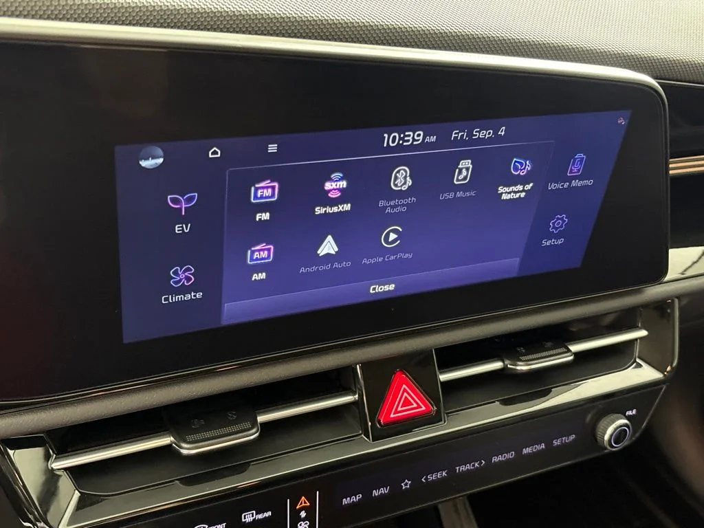 Used 2025 Black Kia Wind image 41