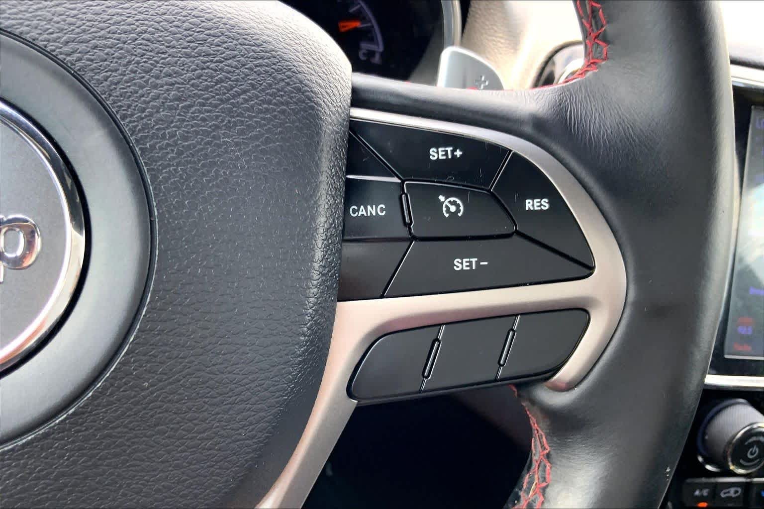 Used 2019 Diamond Black Crystal Pearlcoat Jeep Trailhawk image 24
