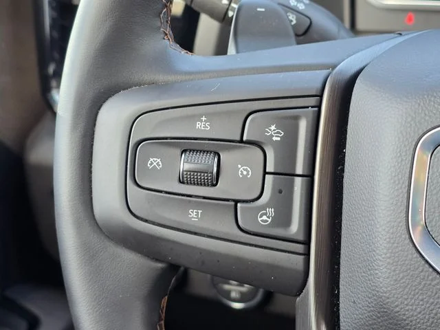 Used 2025 White GMC AT4 image 39