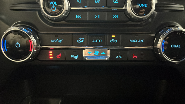 Used 2024 Agate Black Metallic Ford XLT image 27
