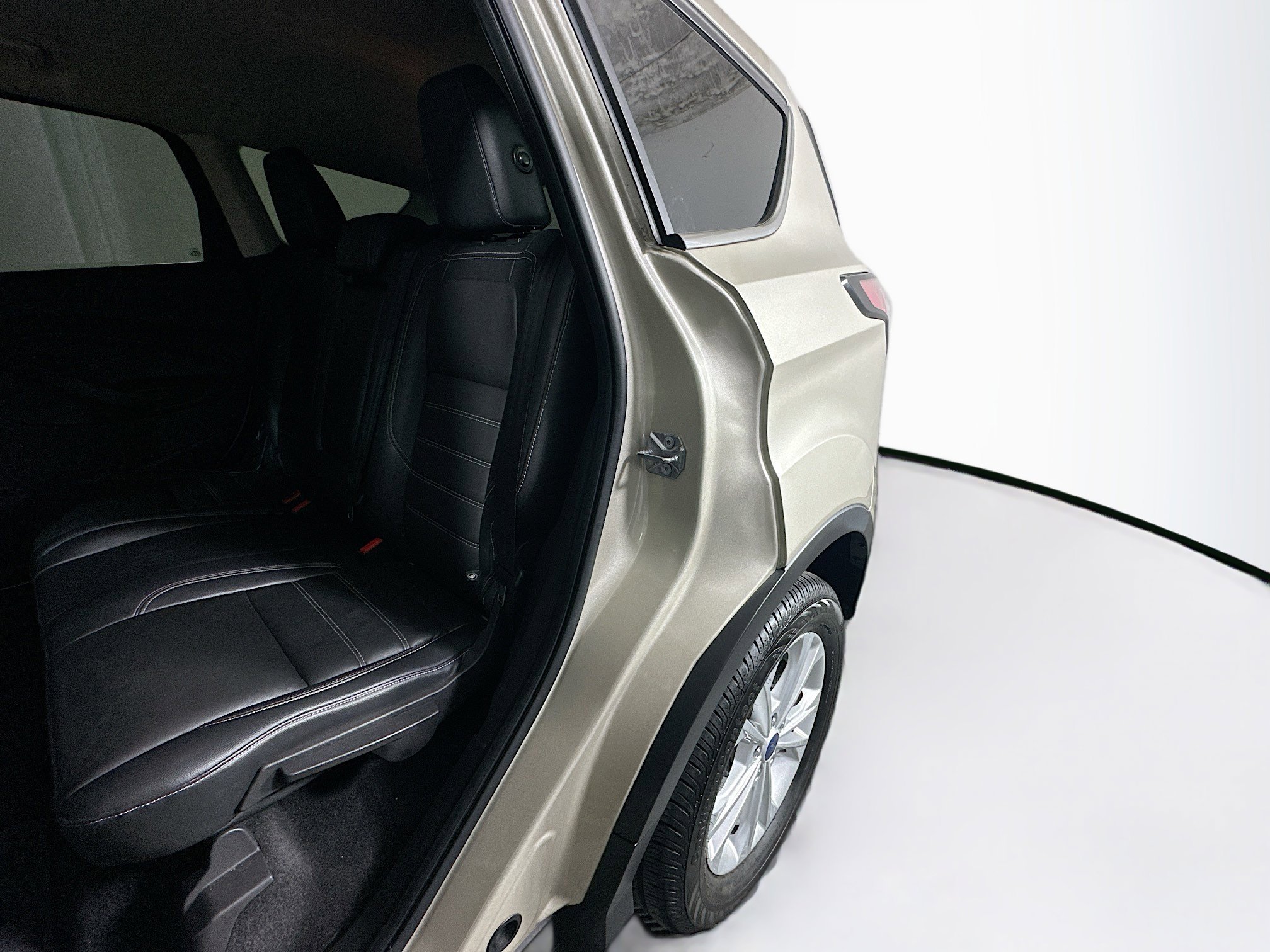 Used 2018 White Gold Metallic Ford SEL image 25