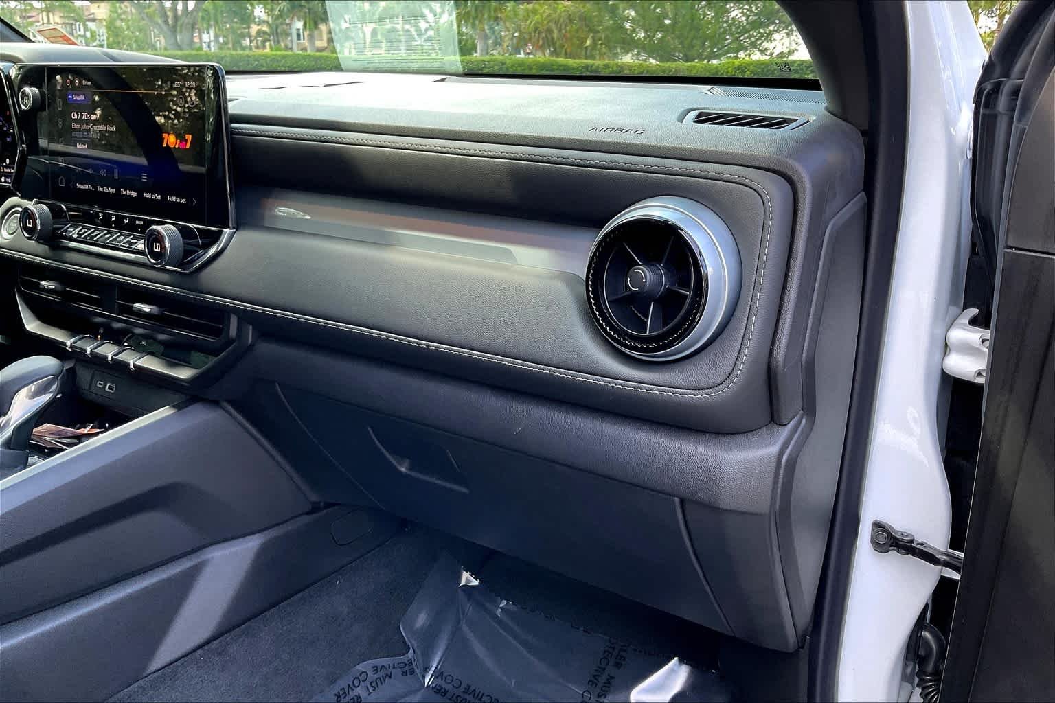 2024 Chevrolet Colorado LT - Photo 16