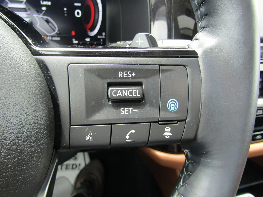 Used 2025 Obsidian Green Pearl Nissan Platinum image 29