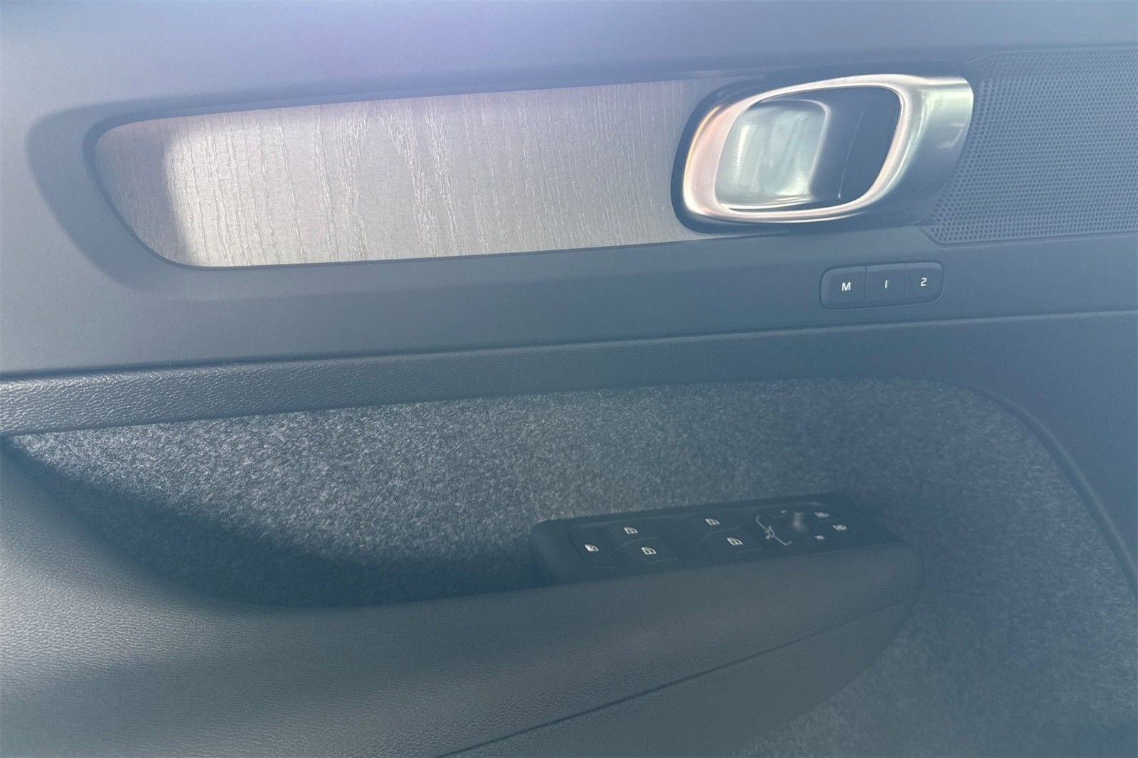 2025 Volvo XC40 Core - Photo 12