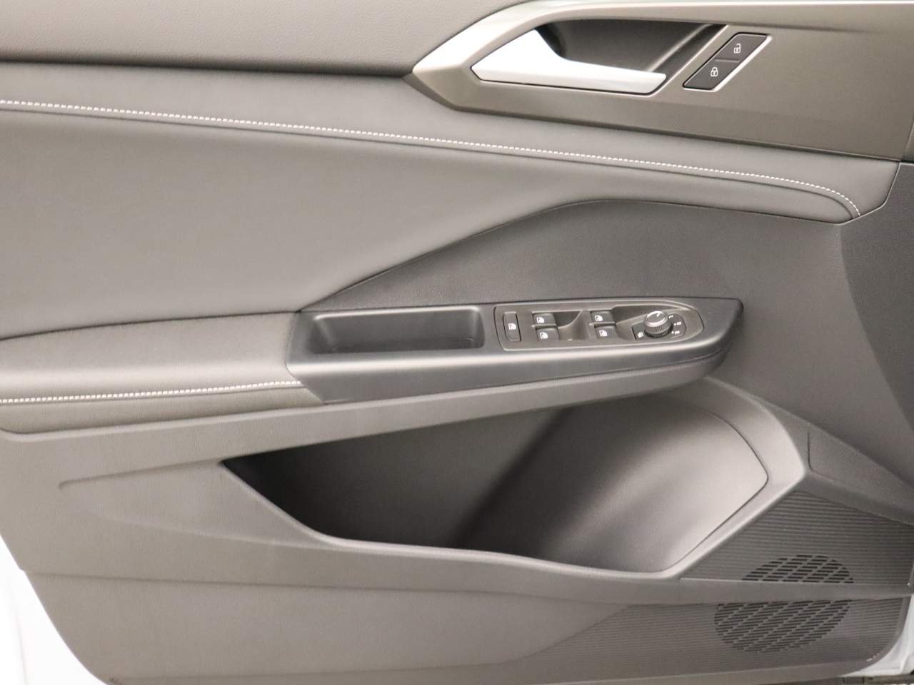 2026 Volkswagen Taos SE Black - Photo 16