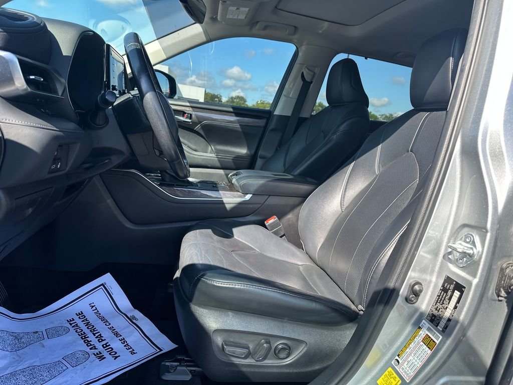 2021 Toyota Highlander Limited - Photo 7