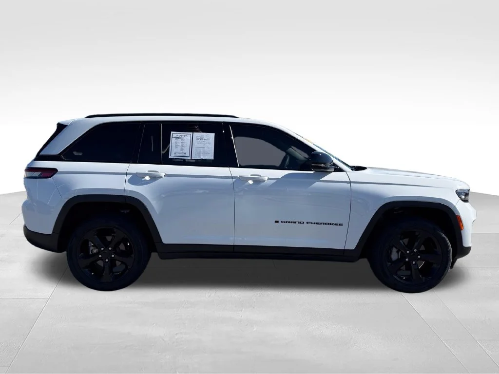 Used 2025 White Jeep Limited image 29