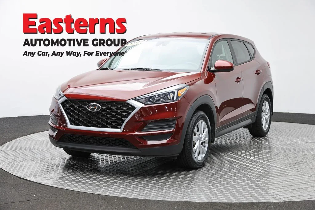 Used 2020 Red Hyundai SE image 1