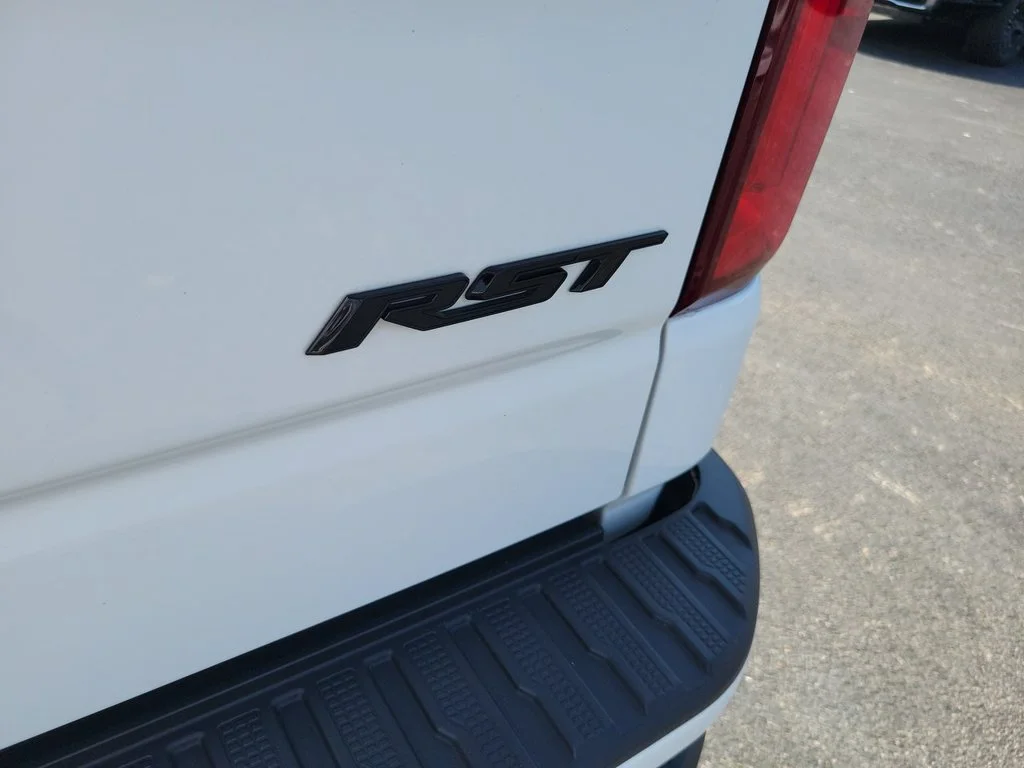 Certified Used 2021 SUMMIT WHITE Chevrolet RST image 31