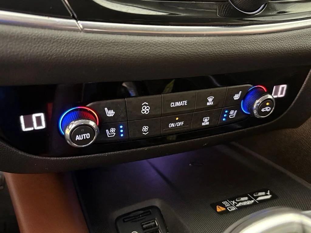 Used 2020 White Buick Avenir image 29