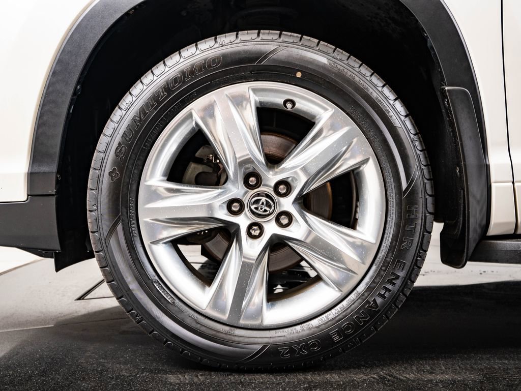 Used 2017 Blizzard Pearl Toyota Limited image 13