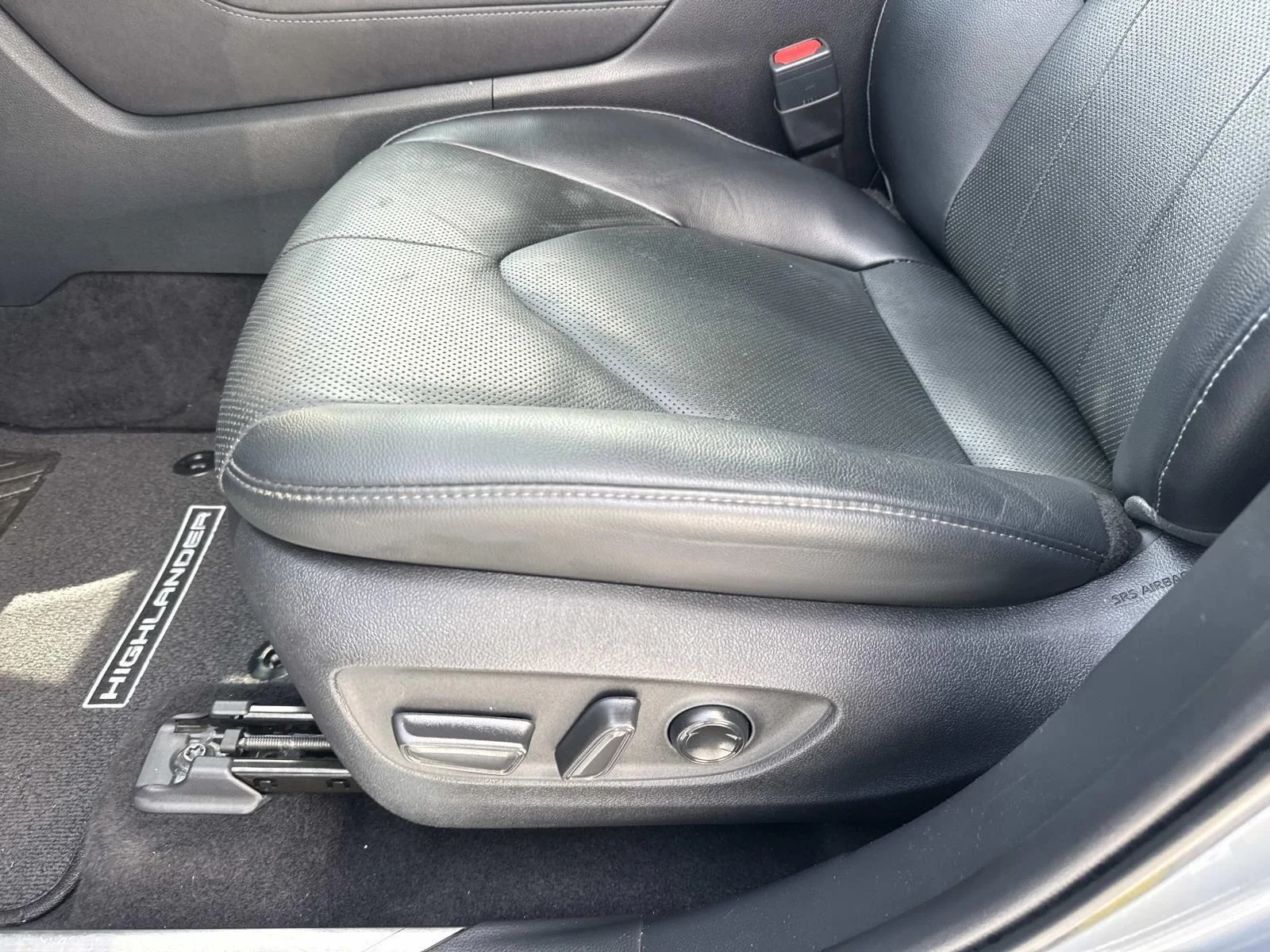Used 2022 Moon Dust Toyota Limited image 17
