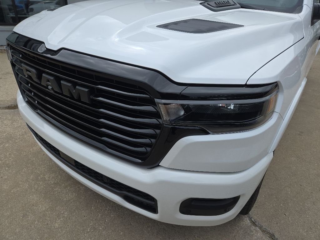 New 2026 Ivory White Tri-Coat Pearl-Coat Exterior Paint RAM Laramie image 18