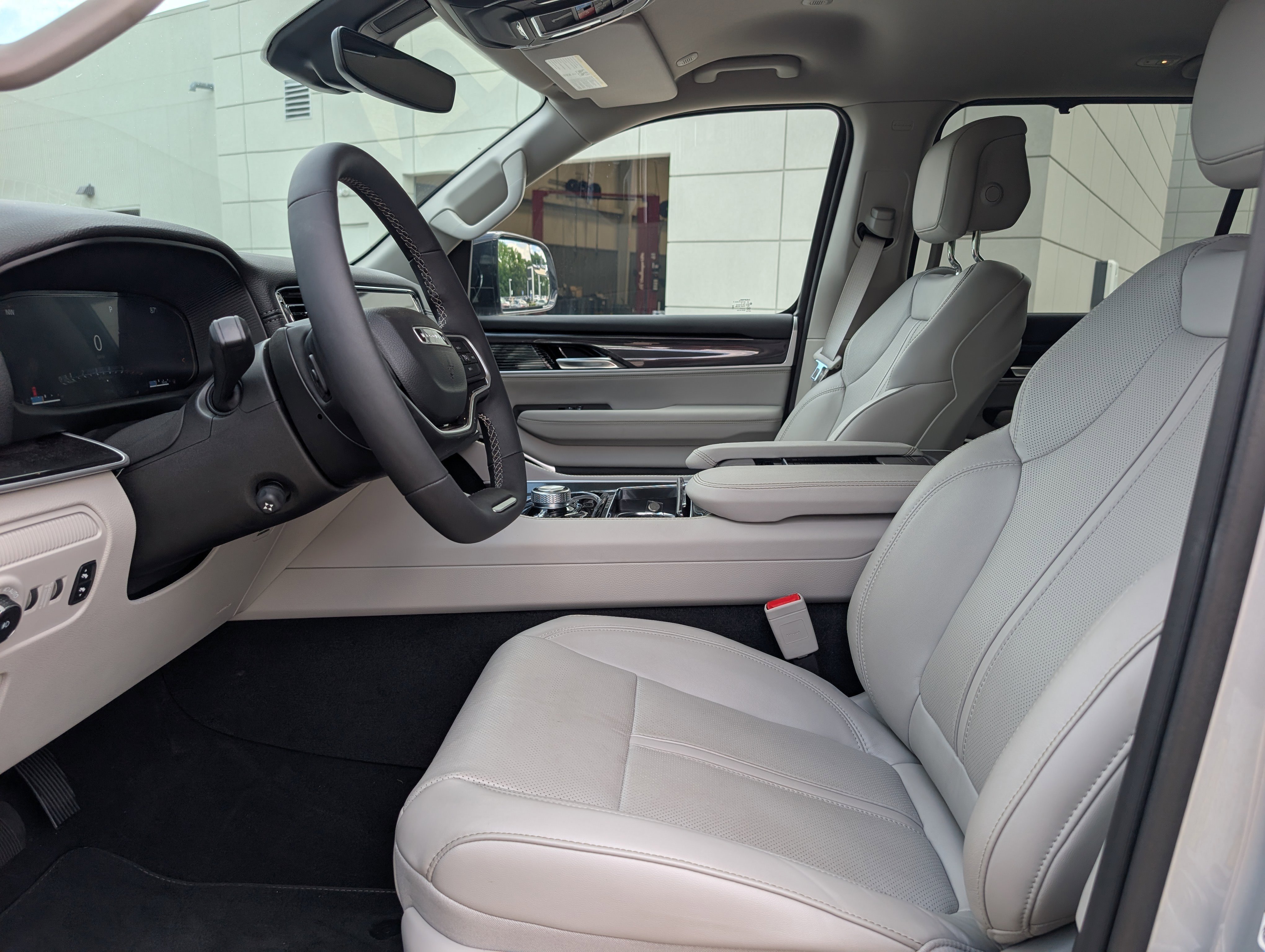 Used 2024 Silver Zynith Jeep  image 18