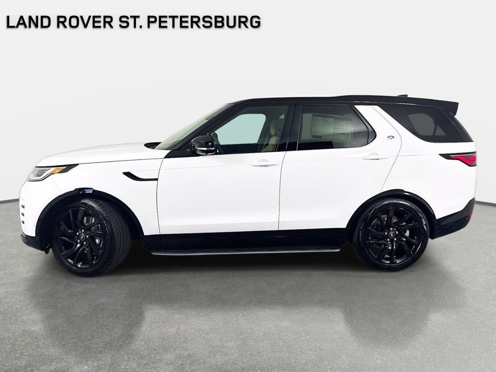 Used 2025 Fuji White Land Rover Dynamic SE image 8