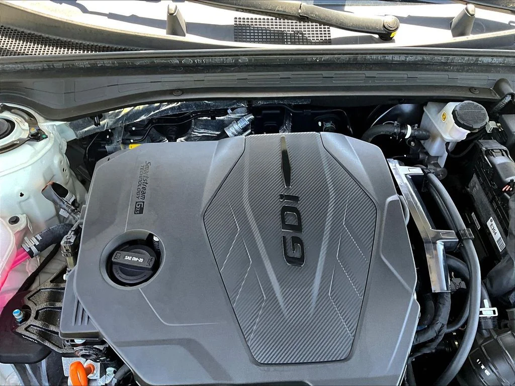 Used 2025 White Kia LXS image 30