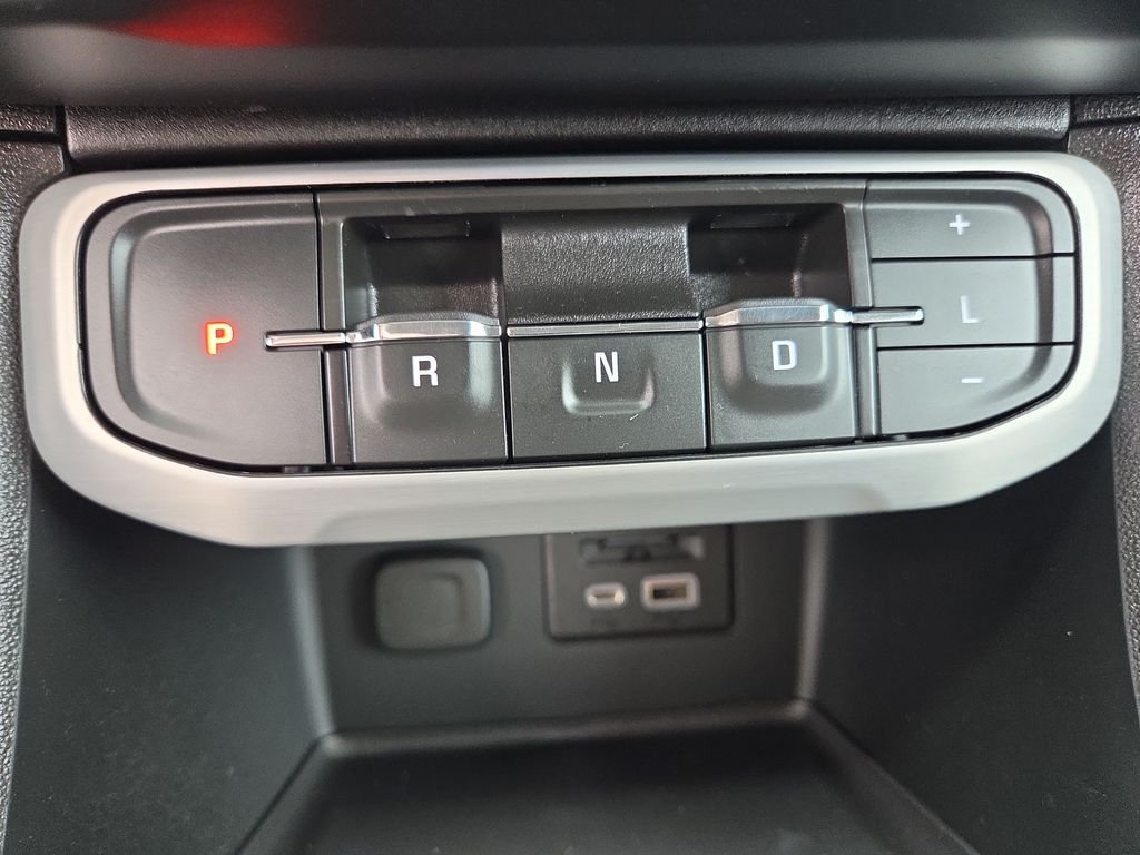 Used 2023 White GMC SLE image 23