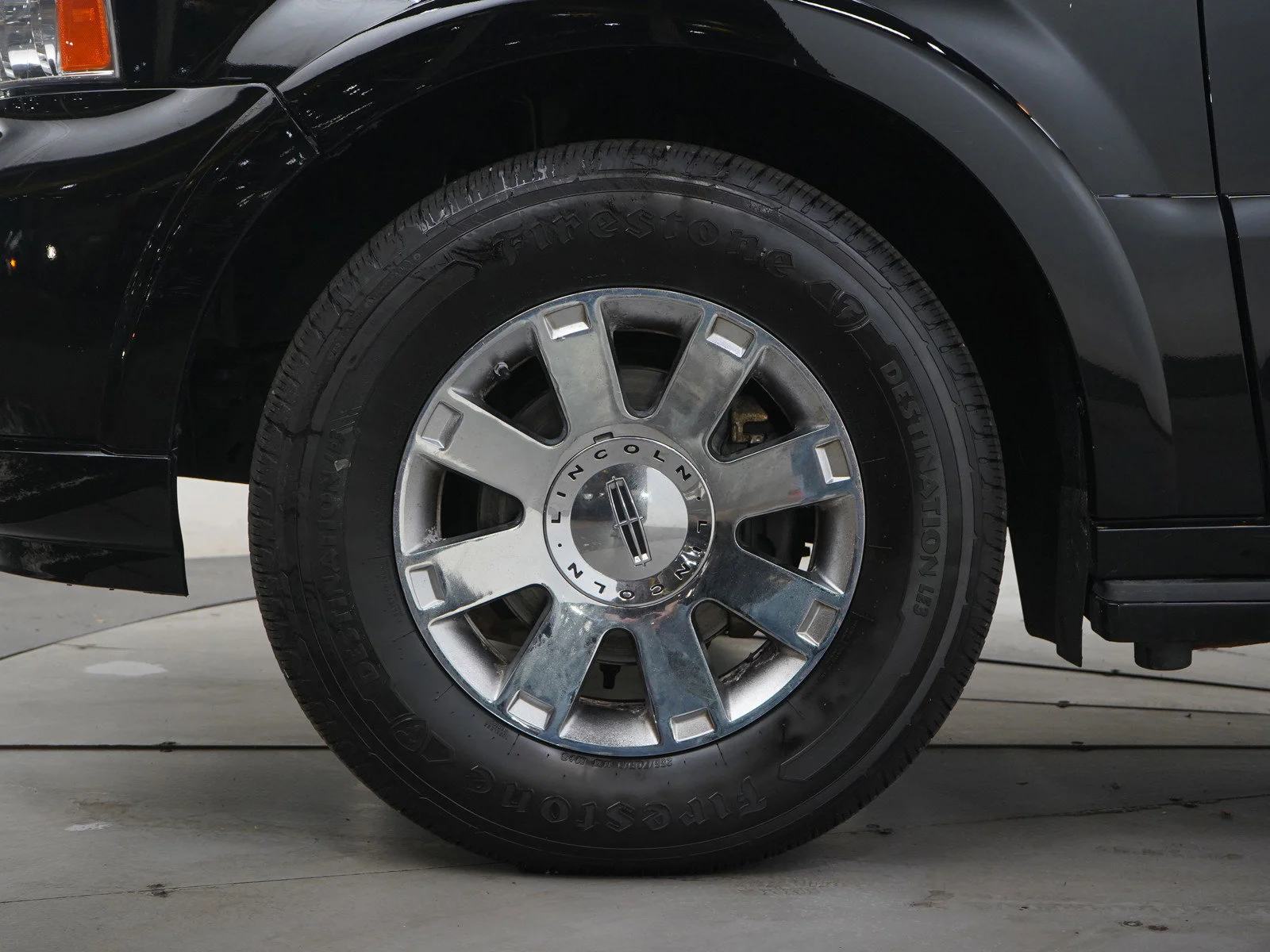 Used 2004 Black Clearcoat Lincoln Ultimate image 32