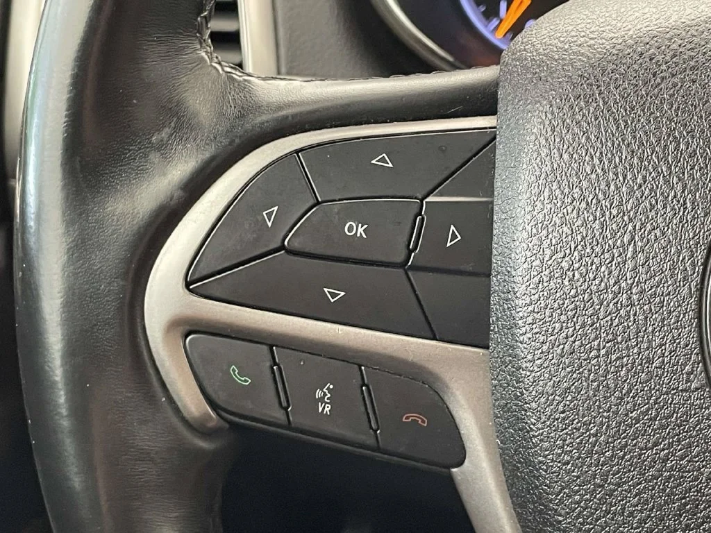 Used 2018 White Jeep Altitude image 32