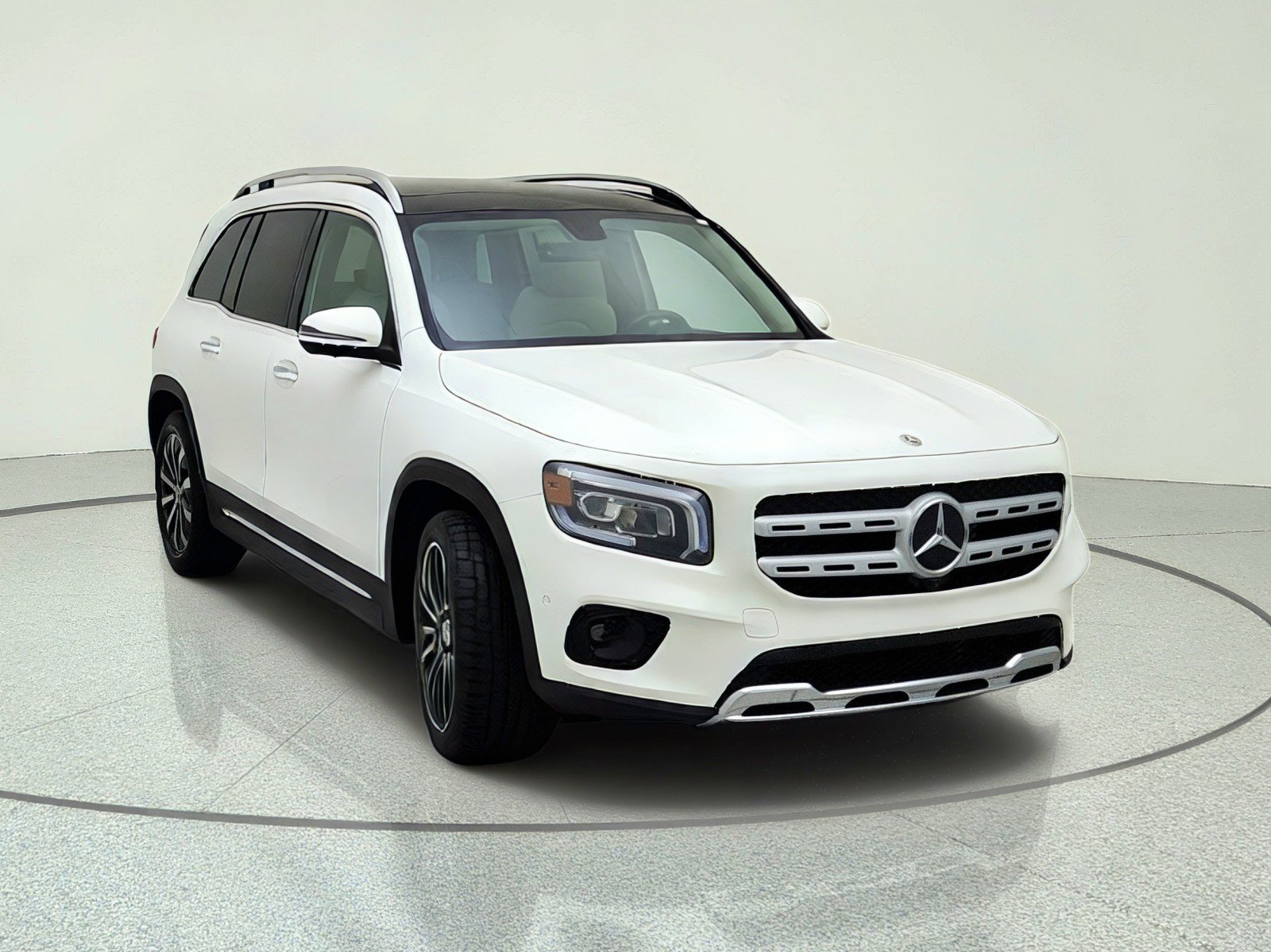 Used 2023 Polar White Mercedes-Benz GLB 250 image 4