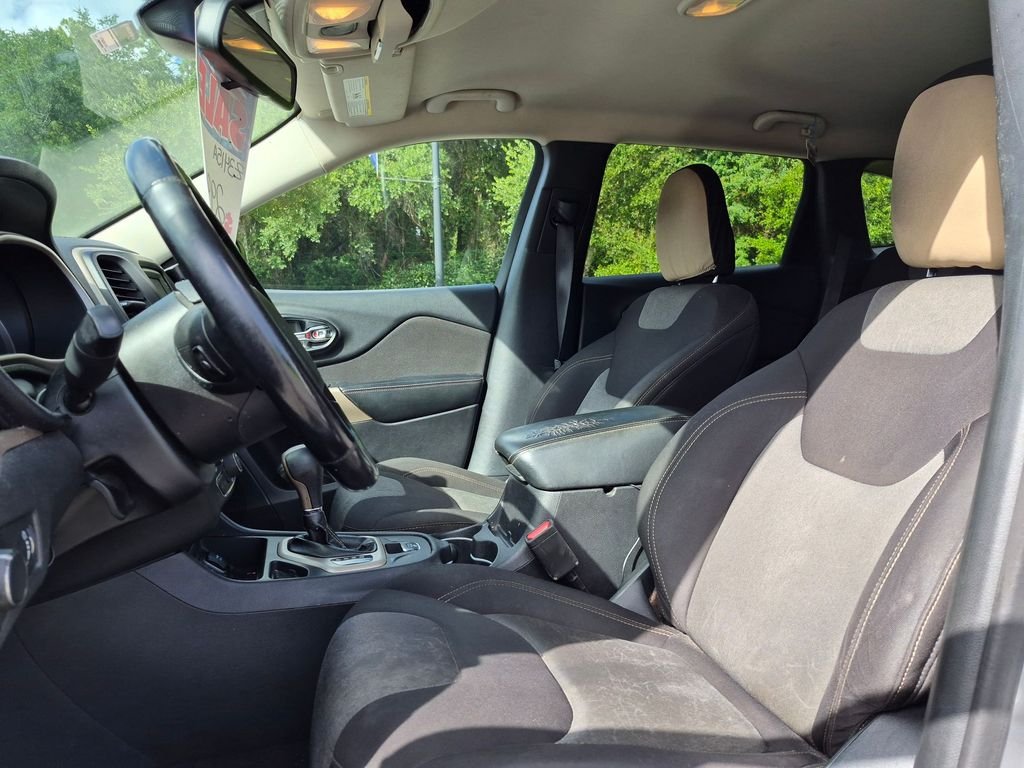 Used 2017 Silver Jeep Sport image 11