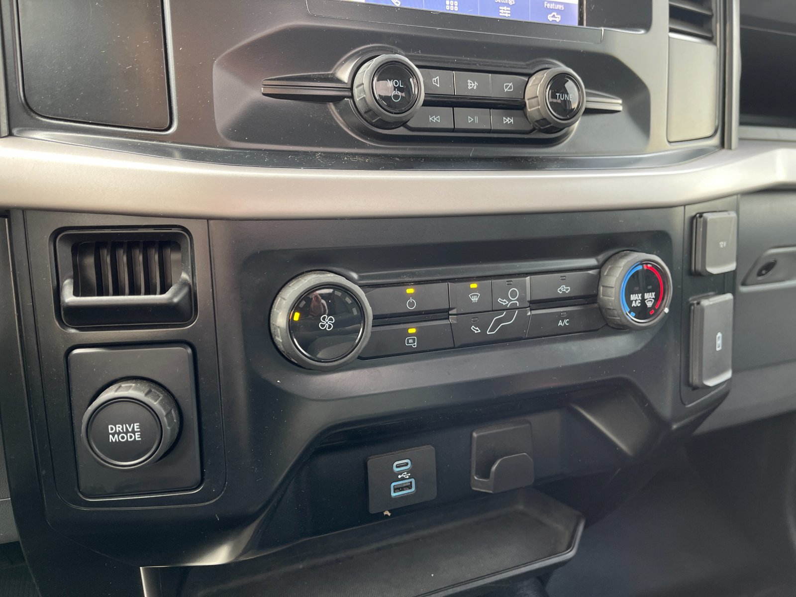 Used 2023 White Ford XL image 19