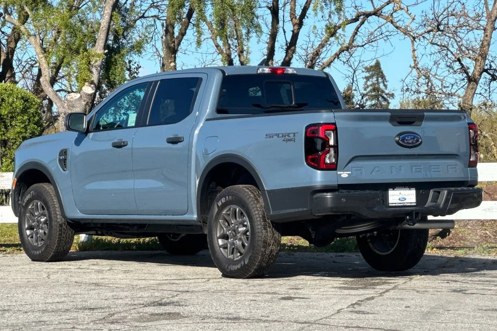 New 2025 Azure Gray Metallic Ford XLT image 6