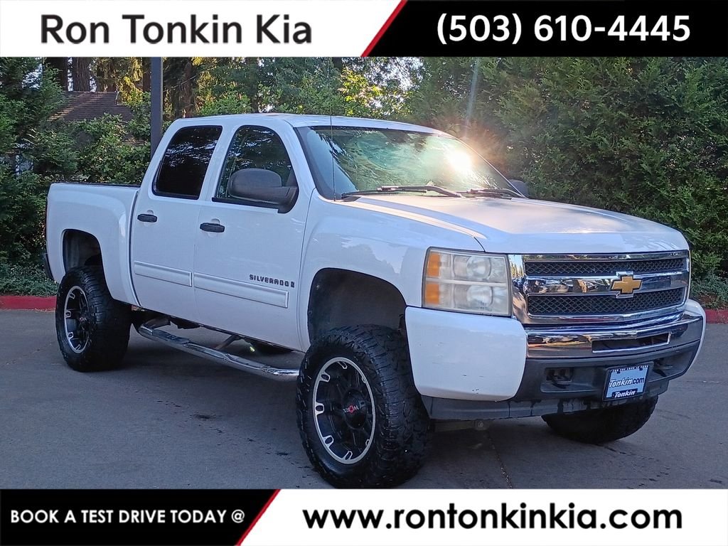 Used 2009 Summit White (Fleet) Chevrolet LT image 1
