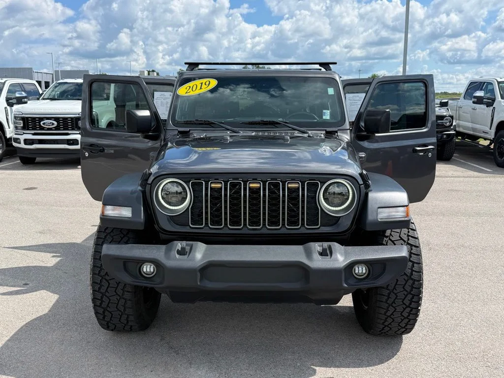 Used 2019 Gray Jeep Unlimited Sport S image 22