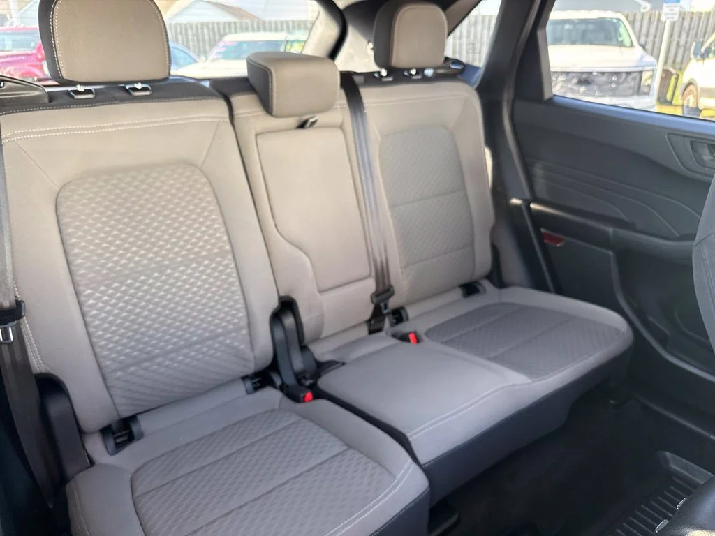 Certified Used 2022 White Metallic Ford SE image 45